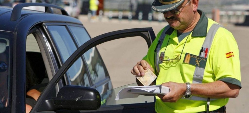 La App que la DGT quiere que instales para tenerte vigilado mientras conduces 80 Motor16 coche 1 Motor16