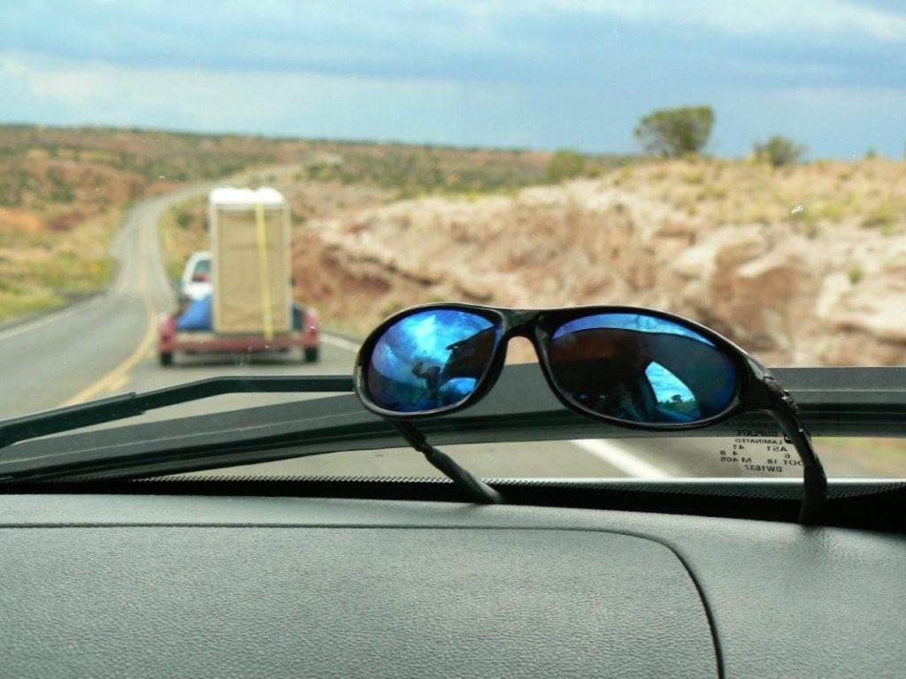 ¿Sabes si debes conducir con gafas o lentillas? La DGT también 137 Motor16 repuesto