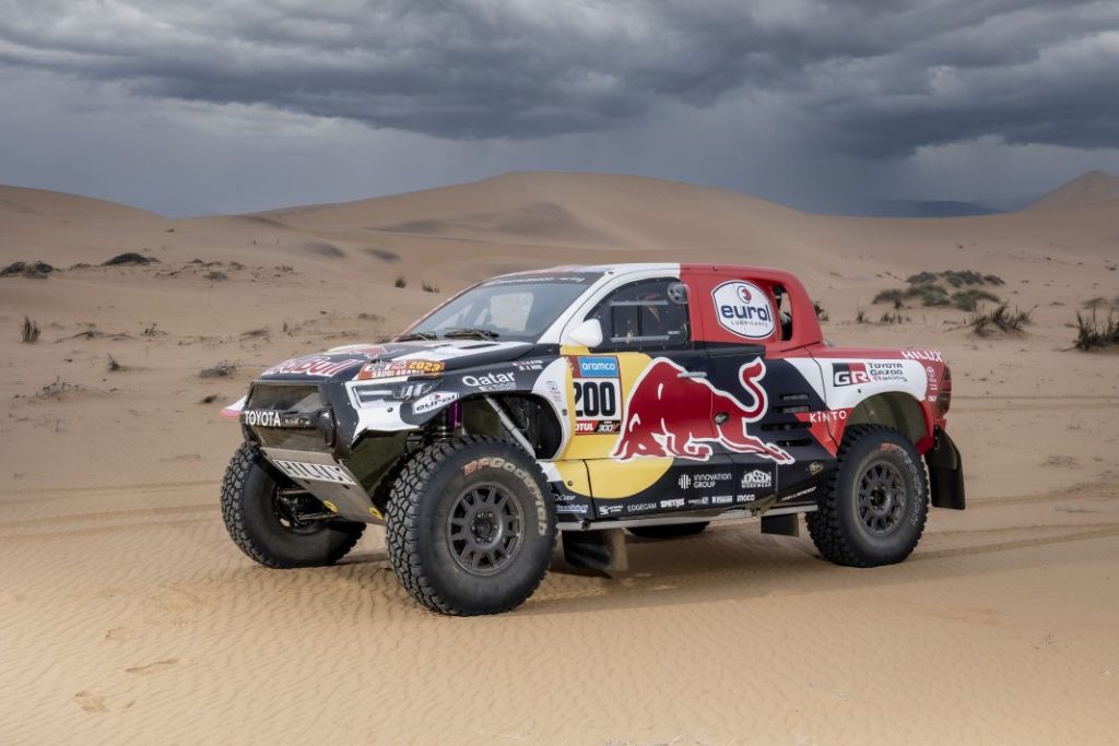 Así es el tanque acorazado que ha preparado Toyota para el Dakar 18 Motor16 Toyota