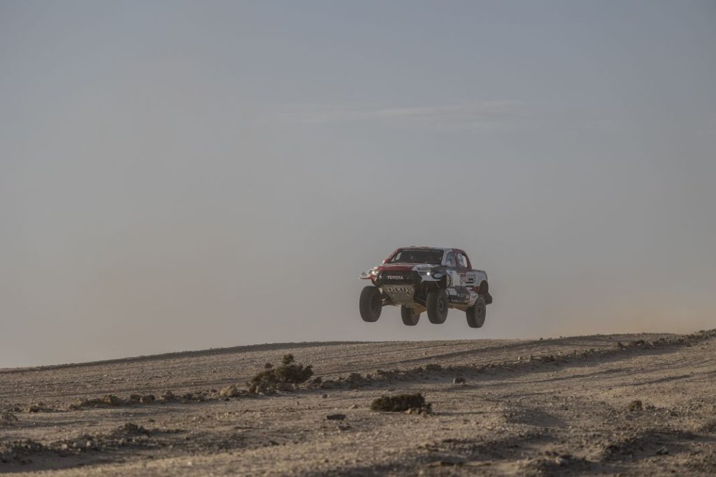 Así es el tanque acorazado que ha preparado Toyota para el Dakar 12 Motor16 Toyota