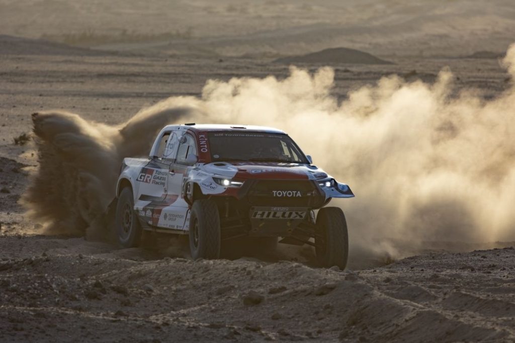 Así es el tanque acorazado que ha preparado Toyota para el Dakar 2 Motor16 Toyota