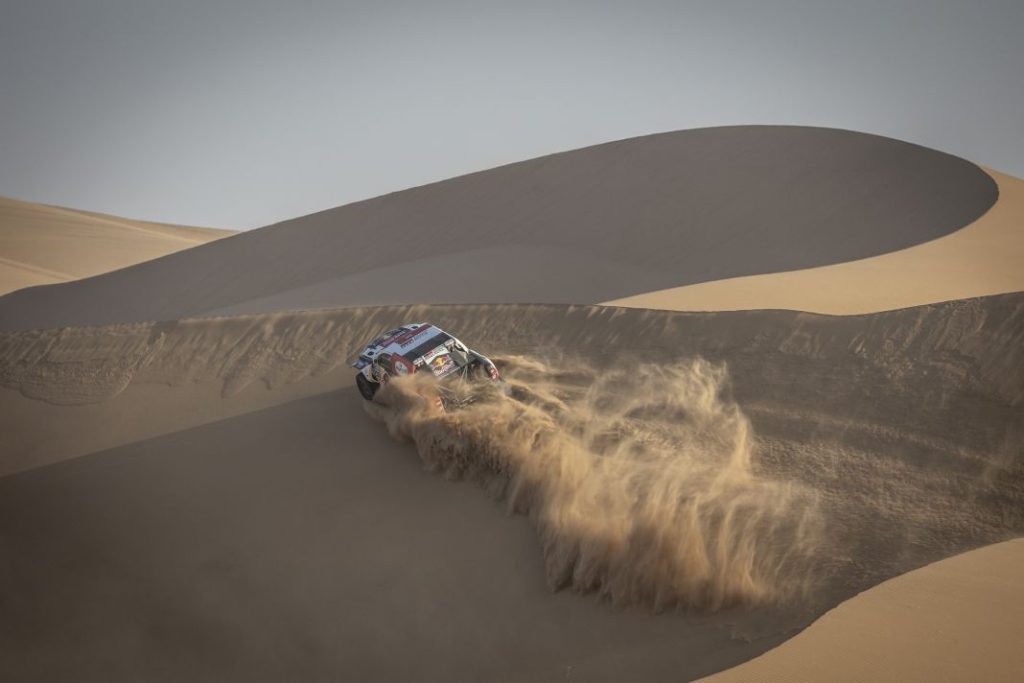 Así es el tanque acorazado que ha preparado Toyota para el Dakar 1 Motor16 Toyota