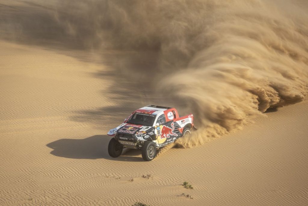 Así es el tanque acorazado que ha preparado Toyota para el Dakar 3 Motor16 Toyota