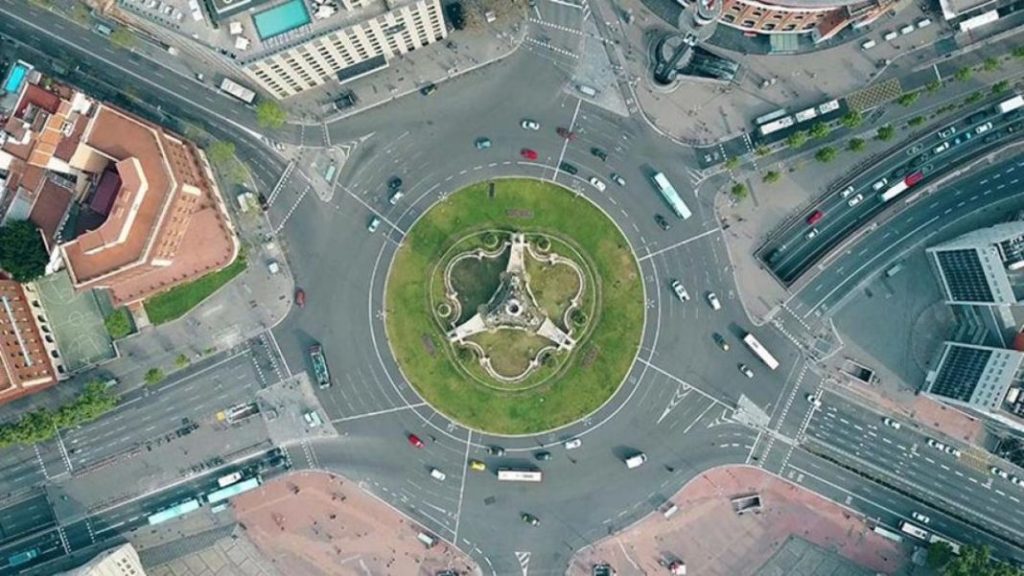 Cruce sin señalizar: ¿quién tiene preferencia? 46 Motor16 excepciones