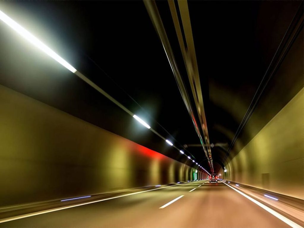 Lo que la DGT recomienda tener en cuenta al circular por un túnel 135 Motor16 precaución