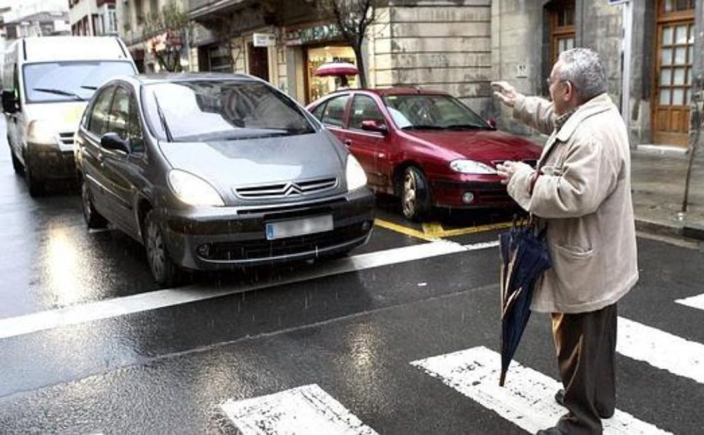 El sencillo truco de la DGT que tienen que poner en práctica los peatones 26 Motor16 atropellos