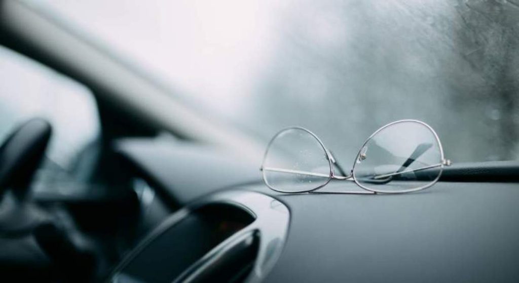 ¿Sabes si debes conducir con gafas o lentillas? La DGT también 134 Motor16 DGT