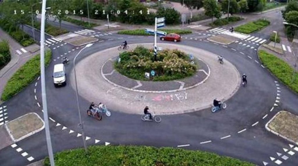 La rotonda más segura para los peatones está en España: y así es 112 Motor16 mejorar