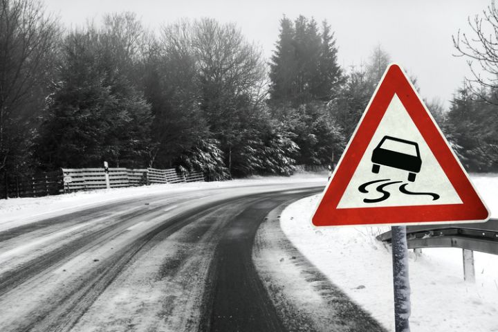 Hielo negro: ¿qué es y por qué avisa de su peligro la DGT? 95 Motor16 hielo