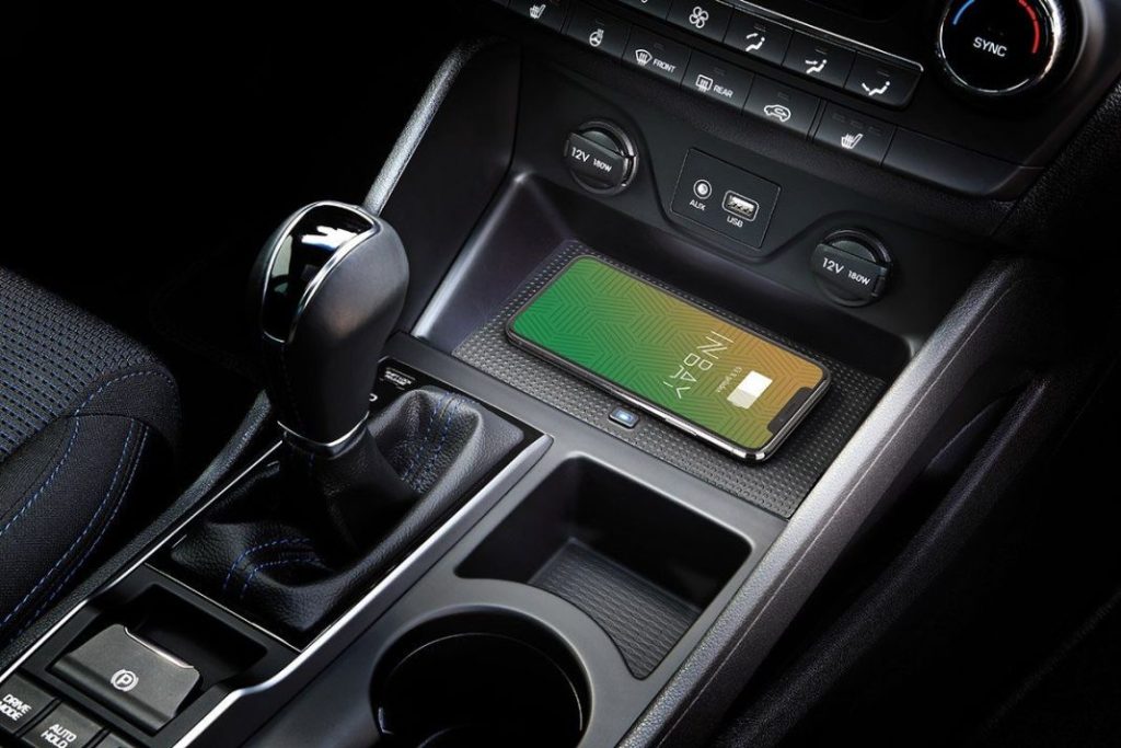 10 cosas que más te vale no olvidar en verano dentro de tu coche 13 Motor16 base carga teléfono coche