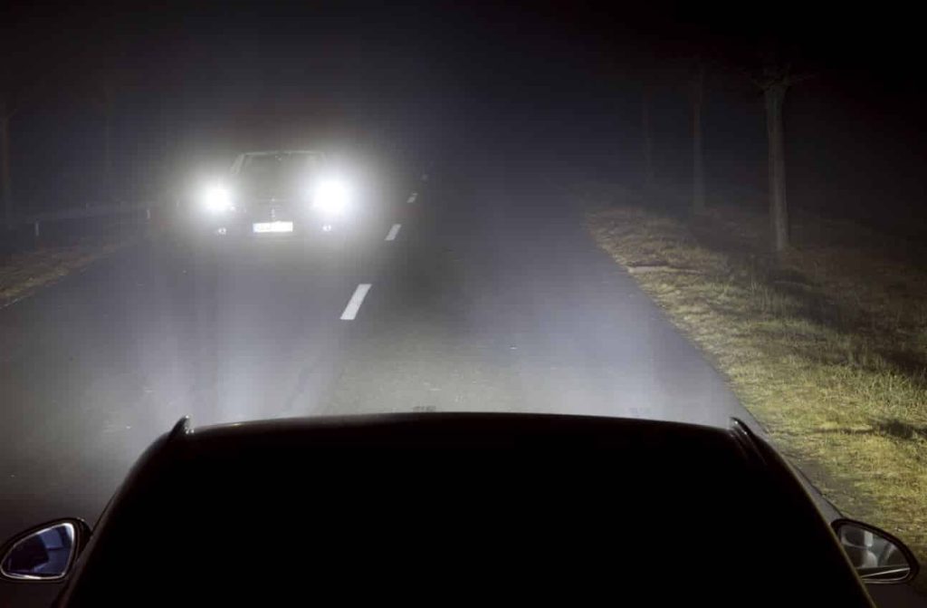 ¿Cuándo hay que cambiar los amortiguadores de tu coche? 157 Motor16 luces1 Motor16