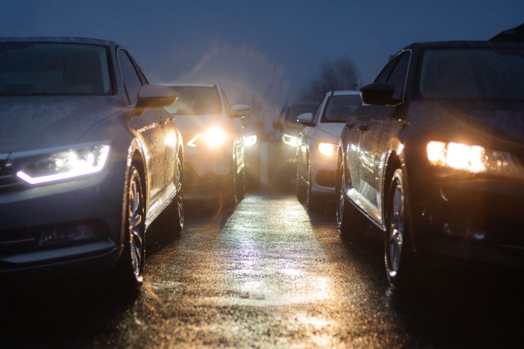 Estas son las multas que la DGT pone por no usar las luces del coche 42 Motor16 recomendaciones