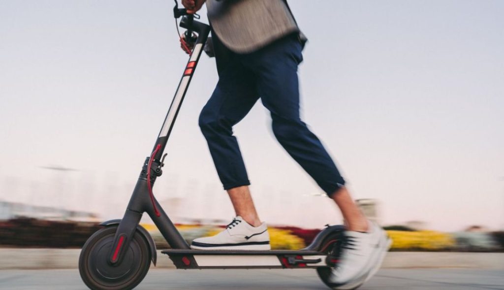 Si tienes un patinete eléctrico, esto es lo que la DGT quiere que pagues a partir de ahora 42 Motor16 seguro