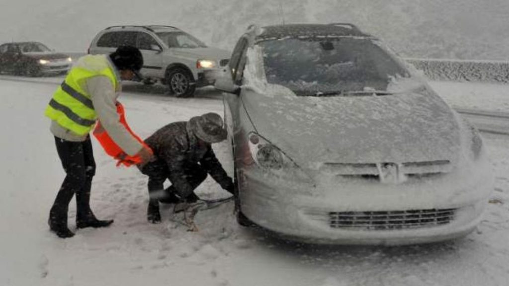 Consejos para conducir en nieve sin cadenas 178 Motor16 nieve Motor16