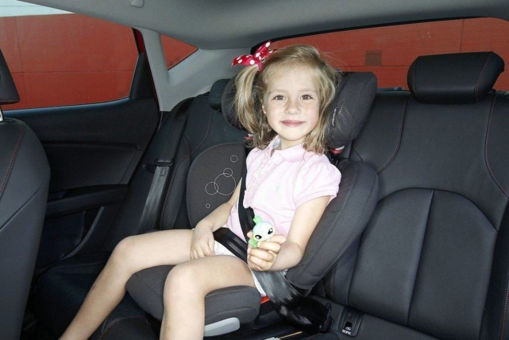 Esta es la edad para que tu hijo pueda viajar en el asiento del acompañante 75 Motor16 sillita