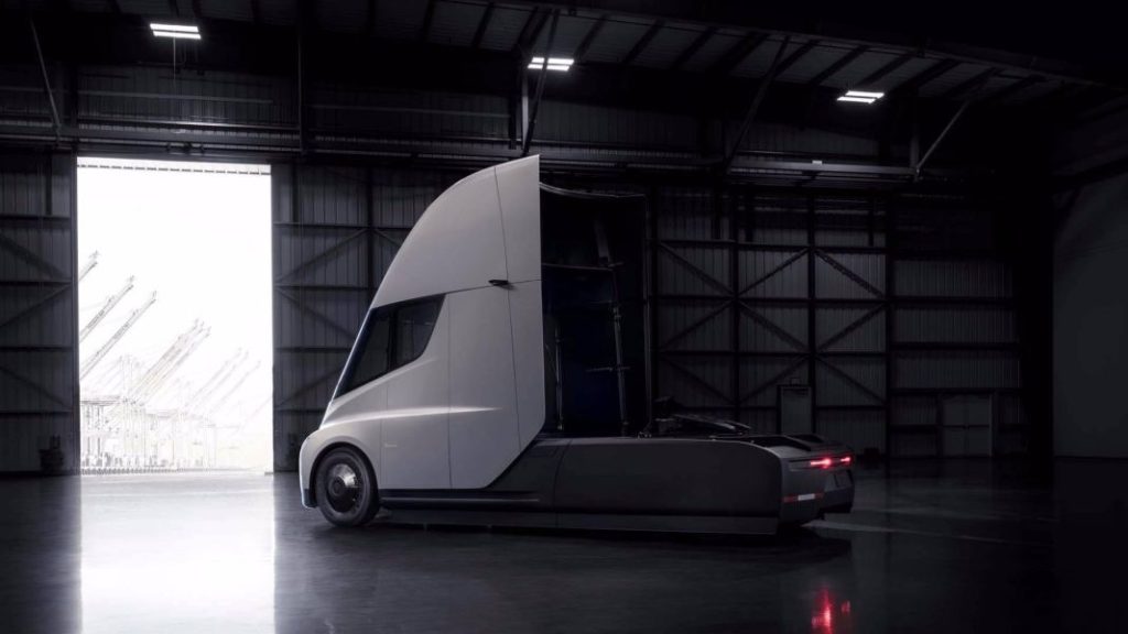 Semi Truck, así es la bestia salvaje de Tesla con tres motores 14 Motor16 tesla semi 9 Motor16
