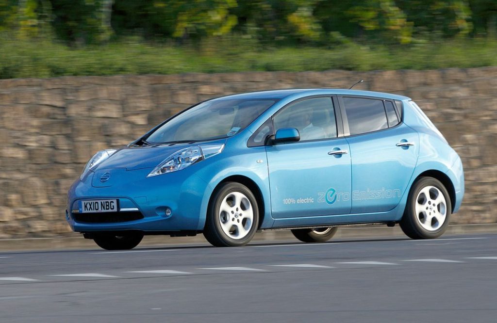 Los kilómetros que puede recorrer un Nissan Leaf a velocidad máxima 1 Motor16 2010 Nissan Leaf. Imagen movimiento.