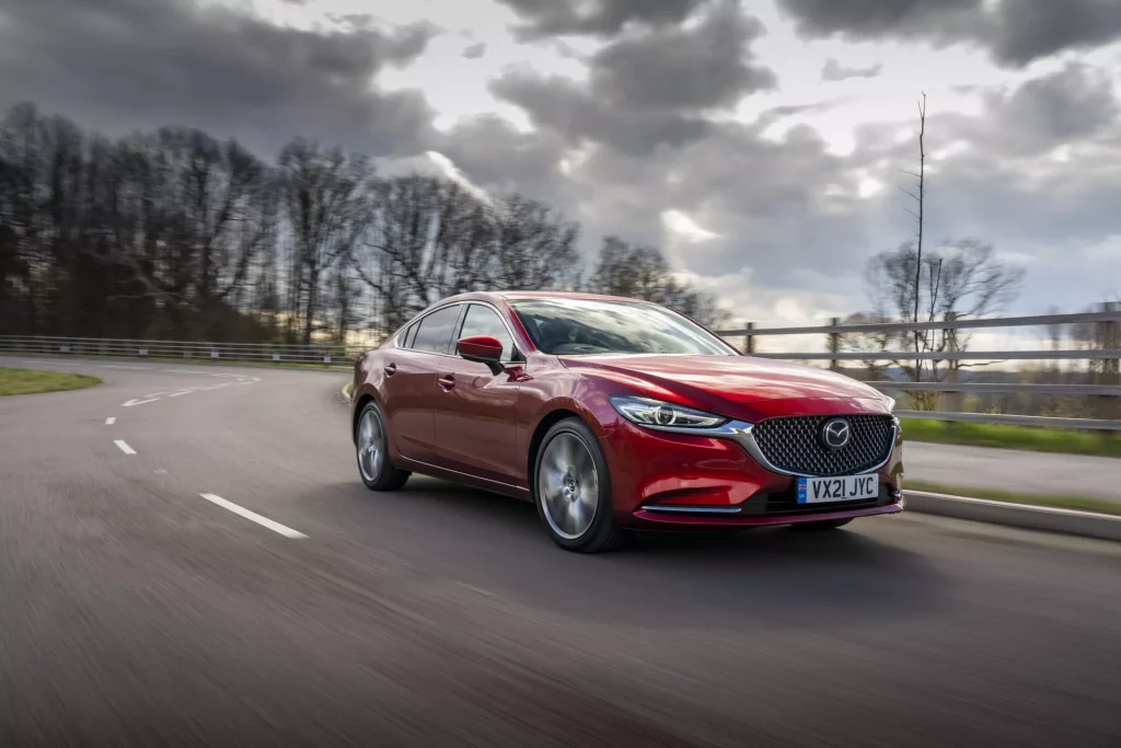 2023 Mazda6. Imagen movimiento frontal.