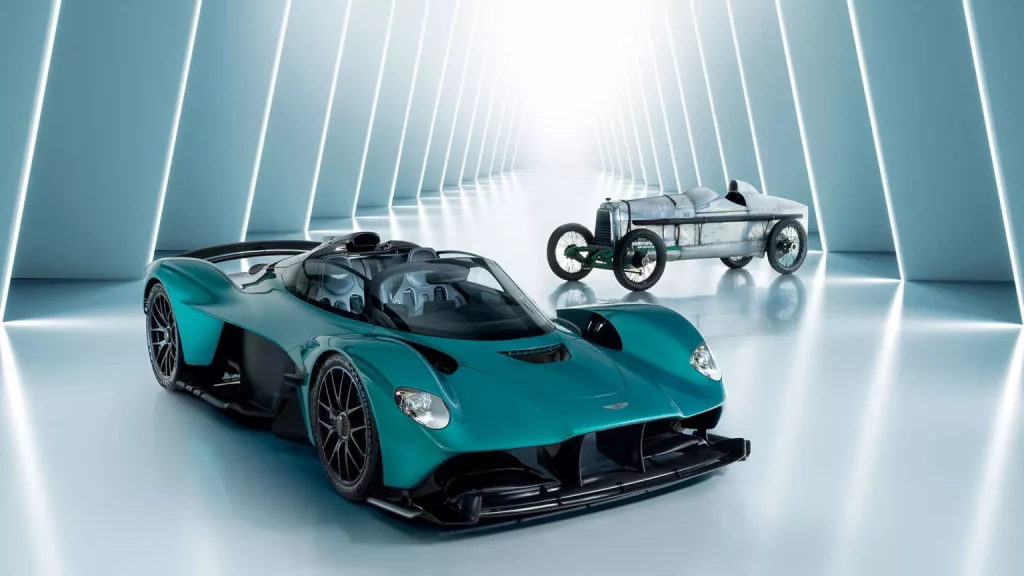 2023 Aston Martin Valkyrie y Razor Blade. Imagen en estudio.