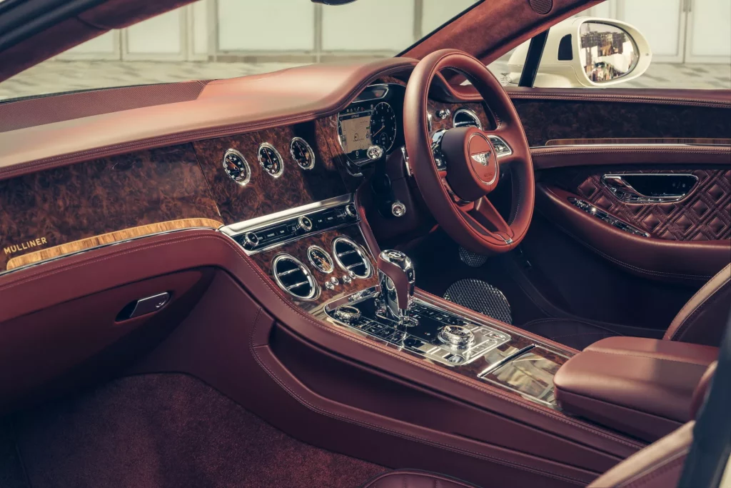 2023 Bentley Continental GT Azure. Imagen interior.