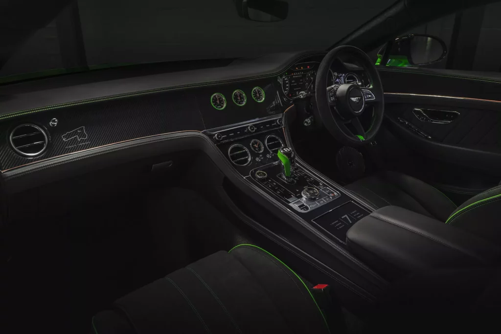 Bentley Continental GT S. Mulliner crea estas maravillas inspiradas en Bathurst 2 Motor16 2023 Bentley Continental GT S Bathurst. Imagen salpicadero.