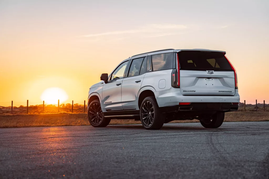 2023 Cadillac Escalade Hennessey. Imagen estática trasera.