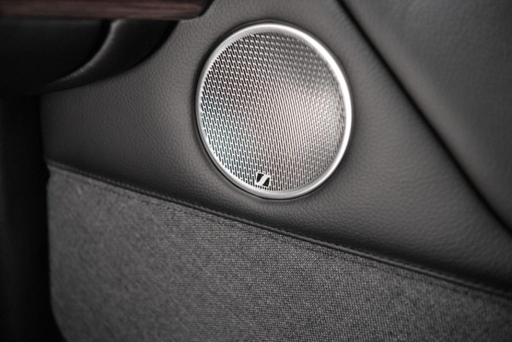 Sennheiser firma el equipo de sonido de los nuevos Morgan Plus 2 Motor16 2023 Morgan Plus Sennheiser. Imagen detalle.