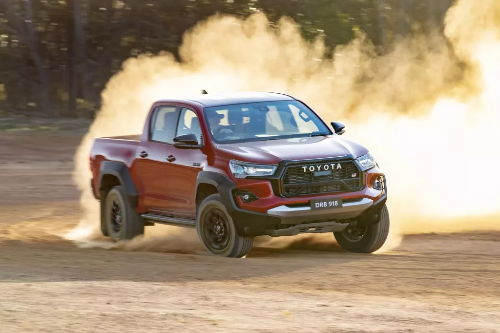 2023 Toyota Hilux GR Sport Australia. Imagen movimiento off-road.