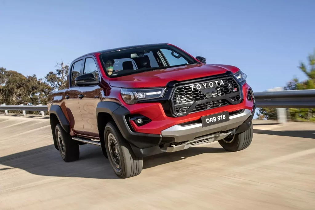 2023 Toyota Hilux GR Sport 8 Motor16