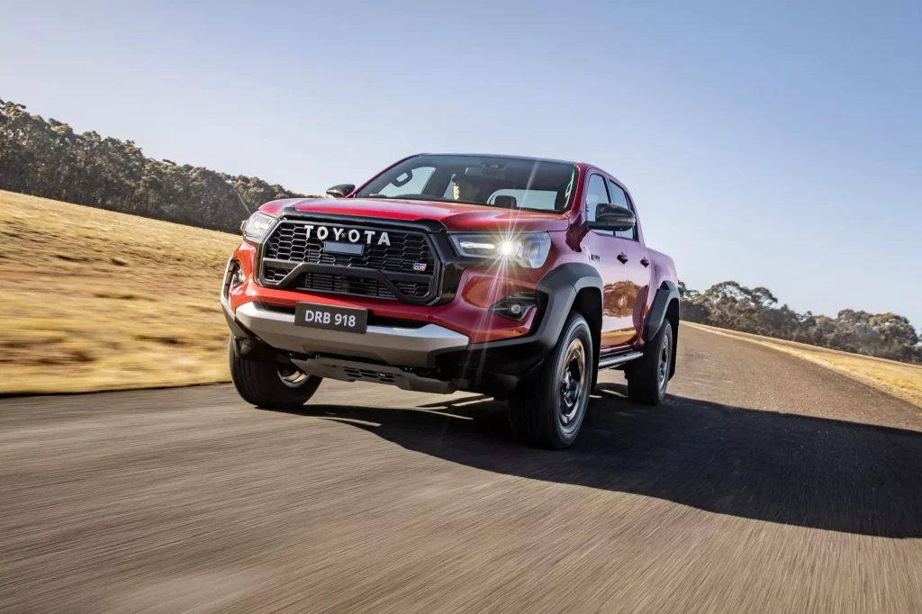 2023 Toyota Hilux GR Sport 9 Motor16