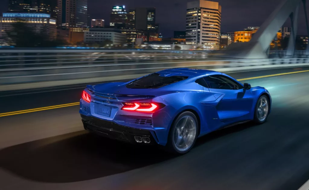 2023 chevrolet corvette e ray 2 Motor16