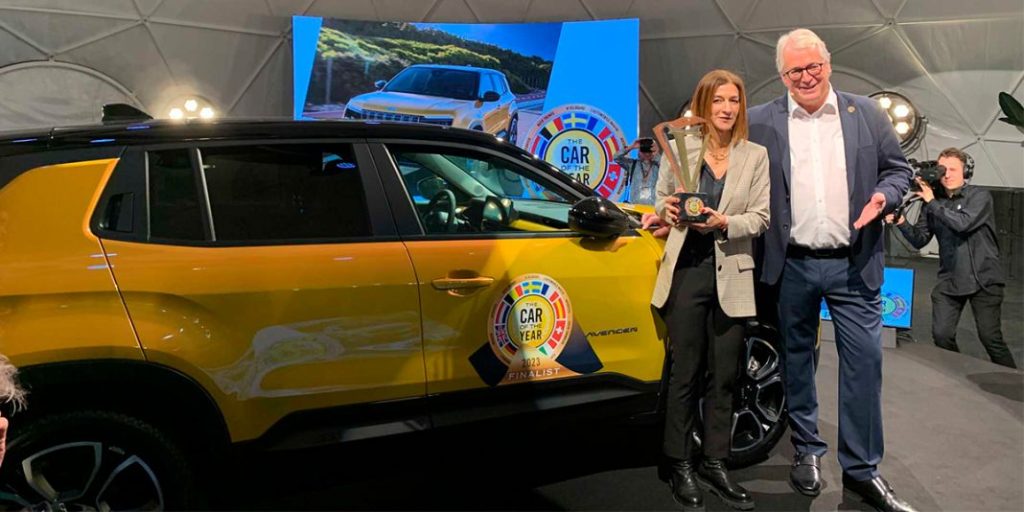 El SUV eléctrico de Jeep que causa furor y rompe récords en Europa 1 Motor16 2023 Jeep Avenger Coche del Año en Europa. Imagen.