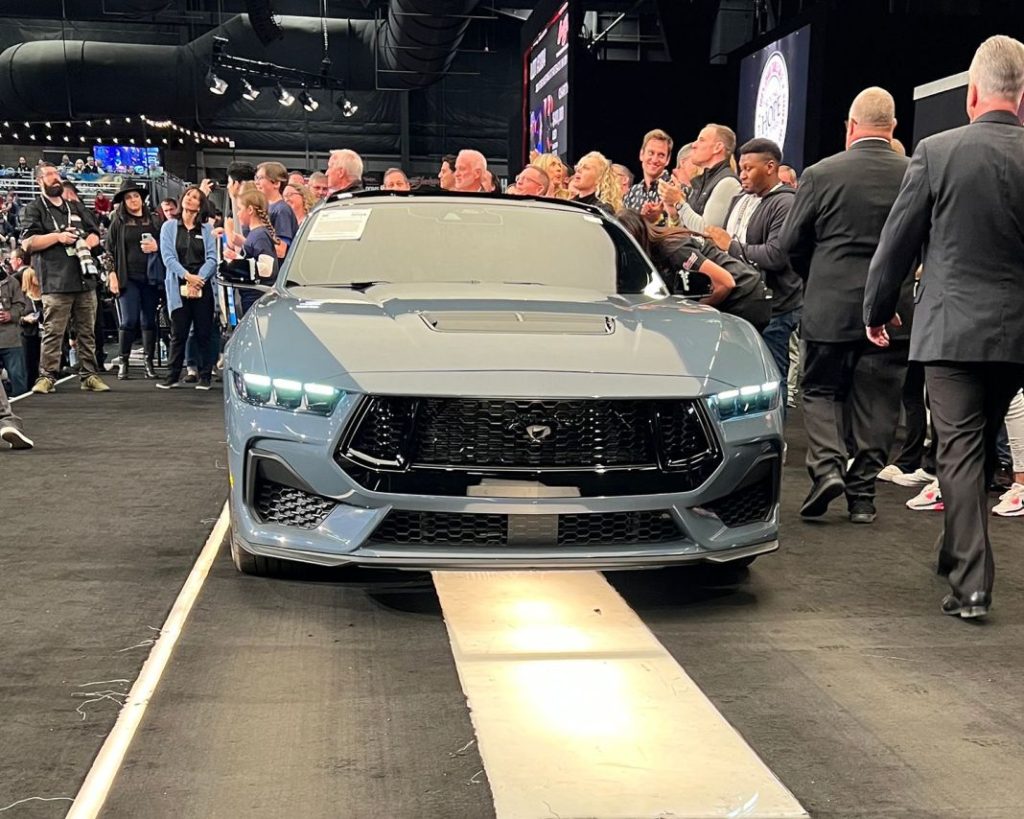 Este Ford Mustang GT ha costado 20 veces más que uno 'normal' 3 Motor16 2023 Ford Mustang GT Barrett-Jackson. Imagen.