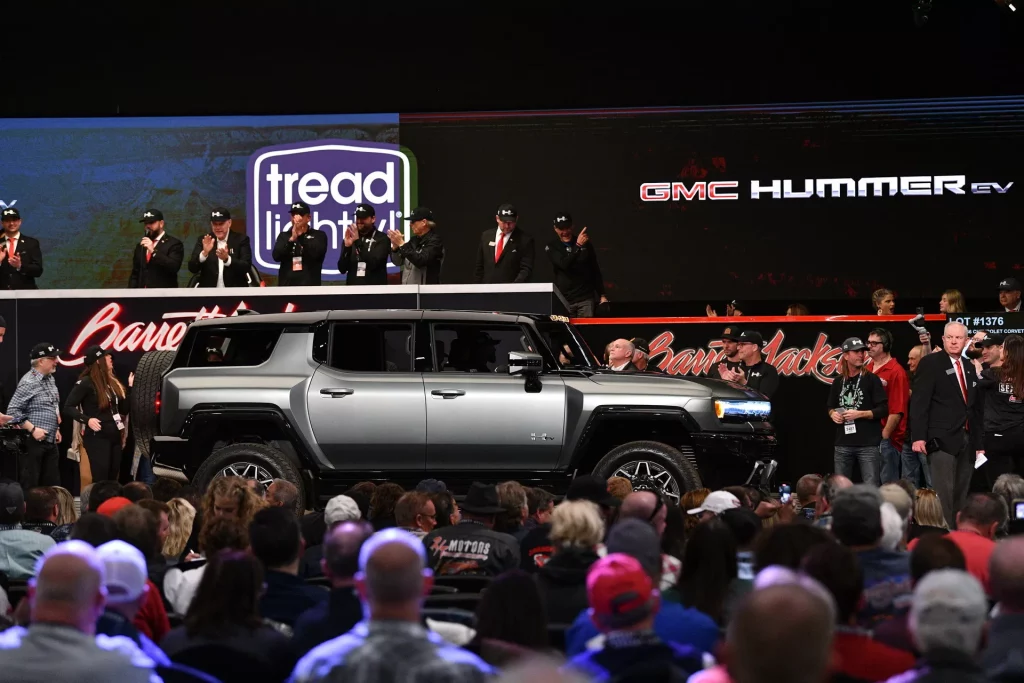 El pastizal que han pagado por el primer GMC Hummer EV SUV 2 Motor16 2023 GMC Hummer EV SUV Barrett-Jackson. Imagen subasta.