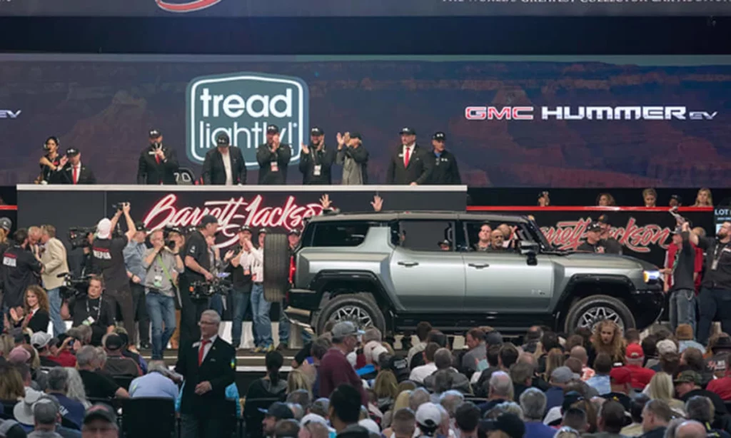 2023 gmc hummer ev edition 1 suv barrett jackson 2 Motor16