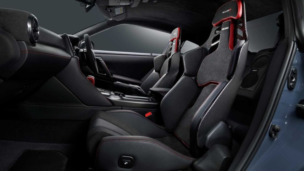 Nissan GT-R: la última mejora ya se vende en Japón 2 Motor16 2023 Nissan GT-R. Imagen interior.