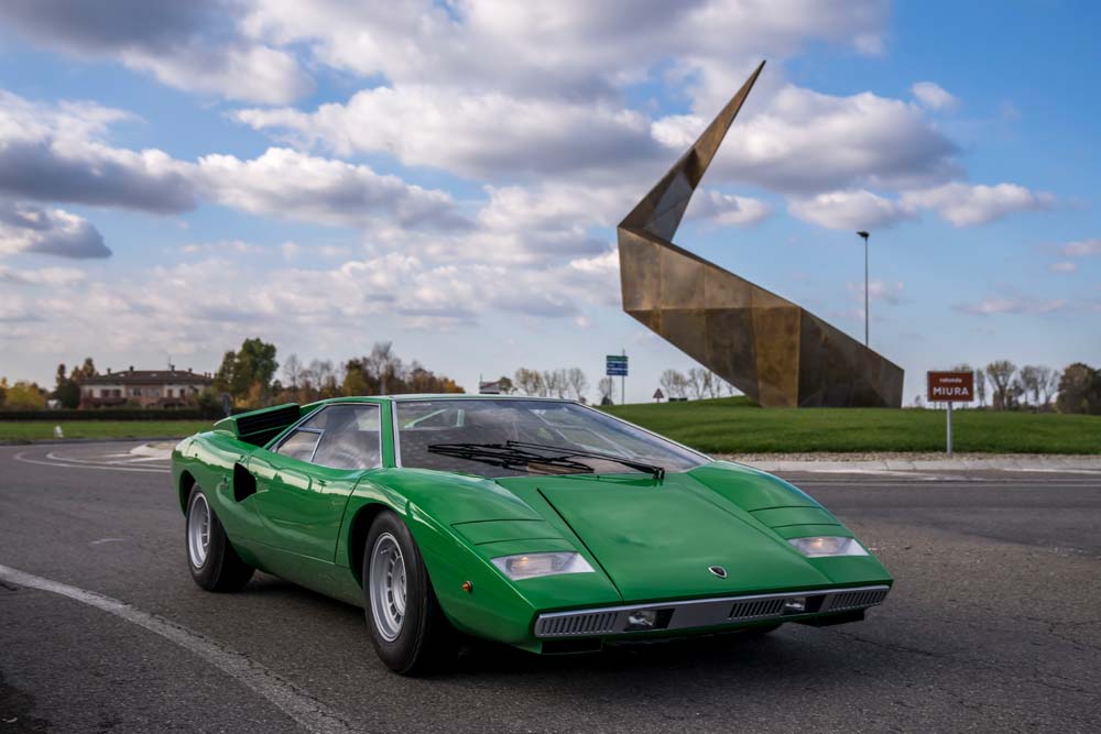 Lamborghini honra a su motor V12 y saluda a la hibridación 3 Motor16 Lamborghini Countach.
