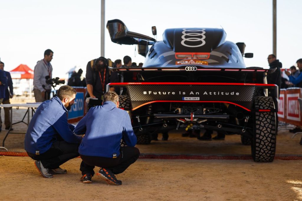 ¿Es un híbrido? ¿Es un avión? No, es el coche de Carlos Sainz y así funciona... 1 Motor16 Dakar