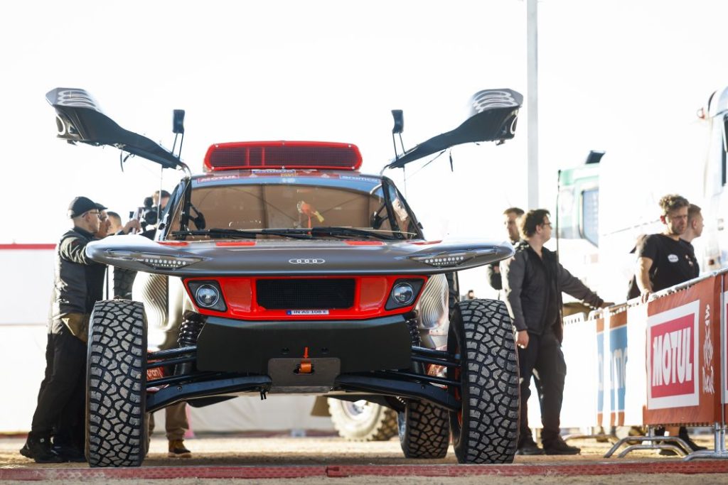 ¿Es un híbrido? ¿Es un avión? No, es el coche de Carlos Sainz y así funciona... 3 Motor16 Dakar