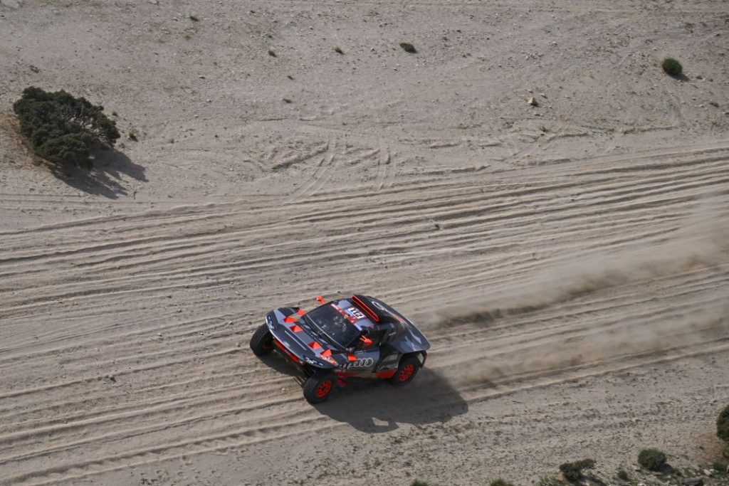 ¿Es un híbrido? ¿Es un avión? No, es el coche de Carlos Sainz y así funciona... 2 Motor16 Dakar