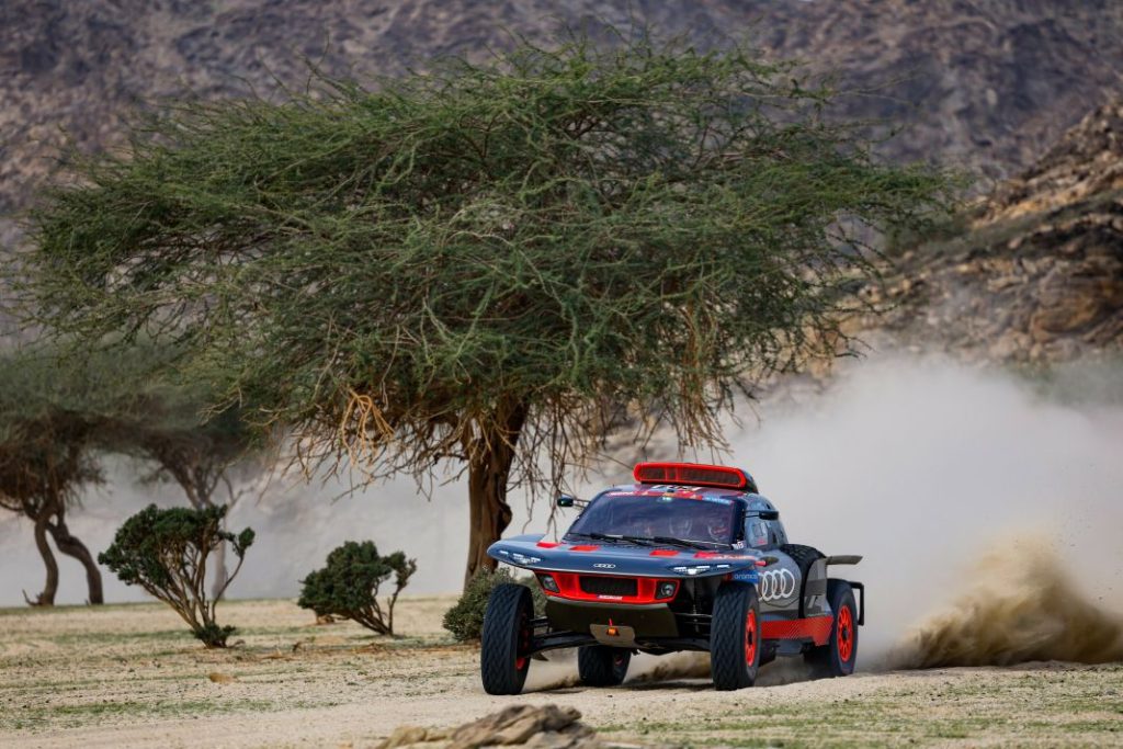 ¿Es un híbrido? ¿Es un avión? No, es el coche de Carlos Sainz y así funciona... 5 Motor16 Dakar