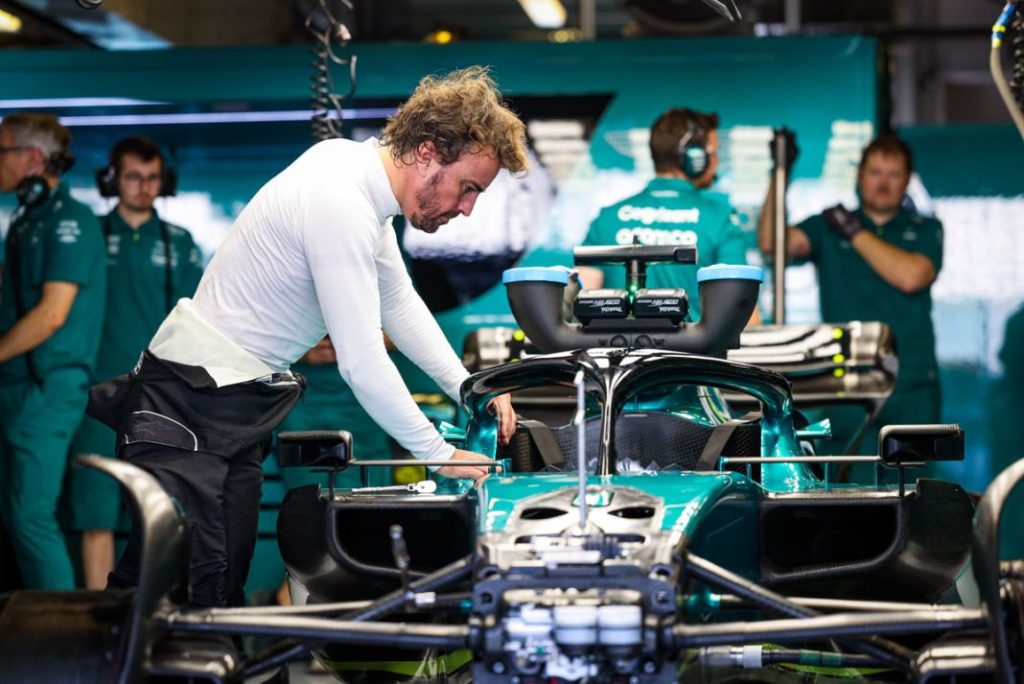 AMR23: Por qué el nuevo monoplaza de Fernando Alonso será totalmente diferente 8 Motor16 ASTON MARTIN CON FERNANDO ALONSO 5 Motor16