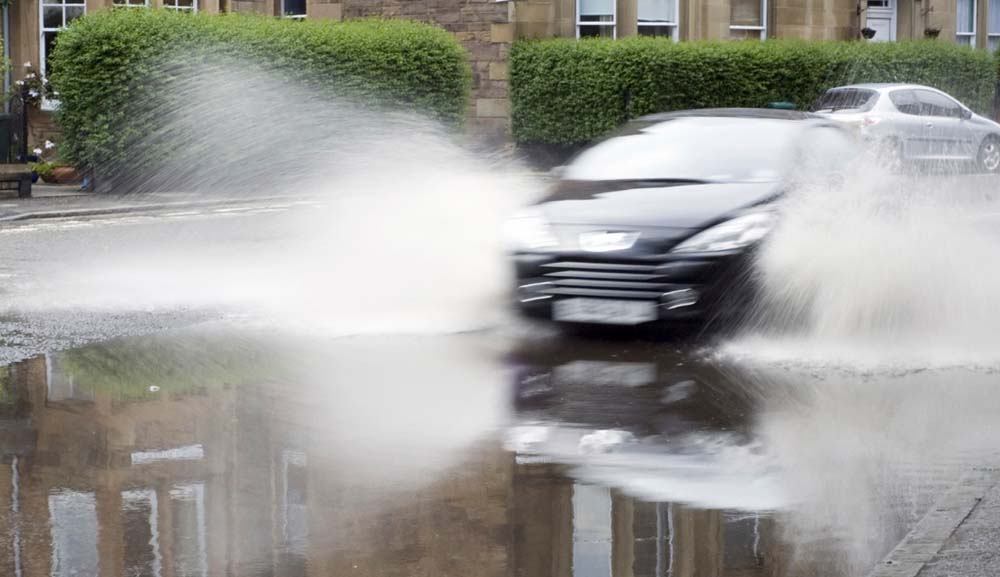 Consejos de la DGT para preparar tu coche: llega la borrasca Gerard 121 Motor16 Aquaplaning.