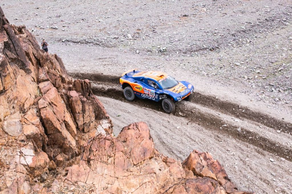 Sainz pierde 33 minutos por una avería en la suspensión y cede el liderato del Dakar 2 Motor16 Dakar