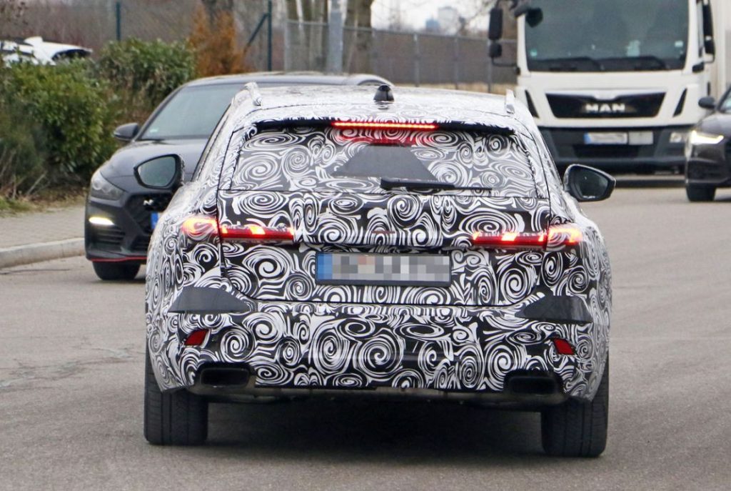 Nuevo estilo de camuflaje para el Audi A4 Avant 12 Motor16 Audi A4 Avant less camo 10 Motor16