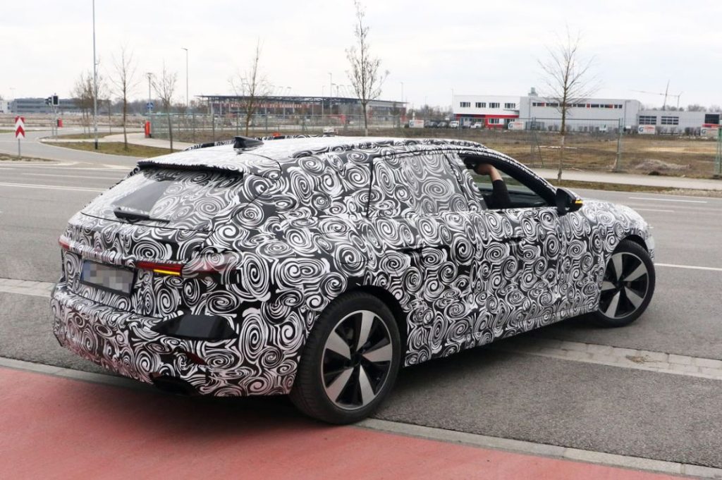 Nuevo estilo de camuflaje para el Audi A4 Avant 21 Motor16 Audi A4 Avant less camo 19 Motor16