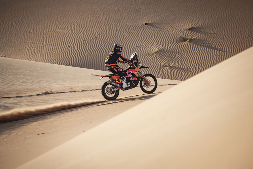 El 'paseo militar' de Al-Attiyah en el Dakar 3 Motor16 Kevin Benavides ganó la categoría de motos en el Dakar 2023.