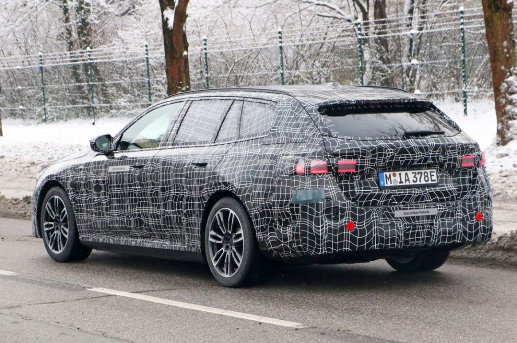 BMW i5 Touring 11 Motor16