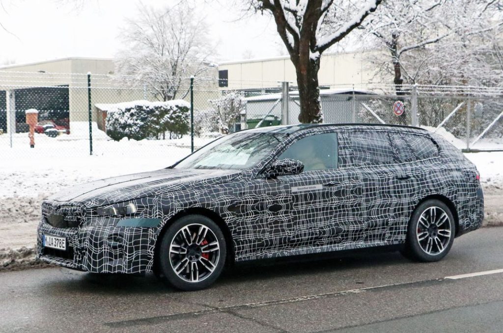 Novedades 2023: Abarth, Aiways, Alfa Romeo, Alpine, Audi, BMW y BYD 20 Motor16 BMW i5 Touring 6 1 Motor16