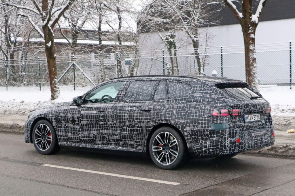 BMW i5 Touring 9 Motor16